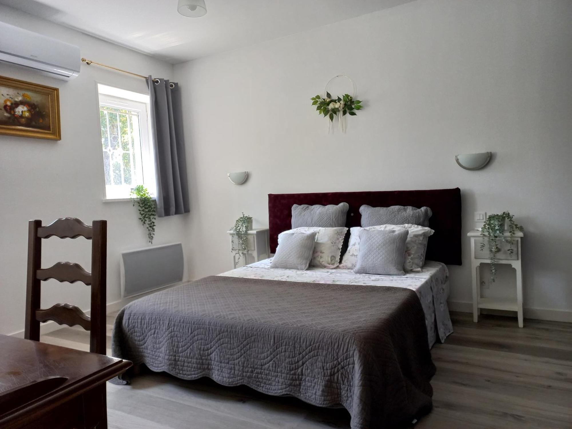 Domaine De Fontsauzine - Gites Et Chambre D'Hotes Genouille  Exteriér fotografie