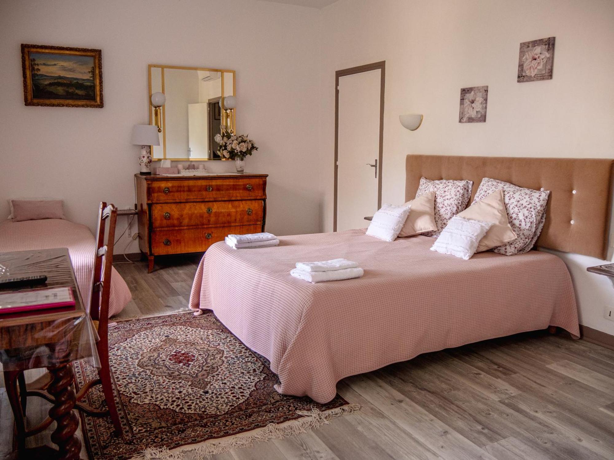 Domaine De Fontsauzine - Gites Et Chambre D'Hotes Genouille  Exteriér fotografie