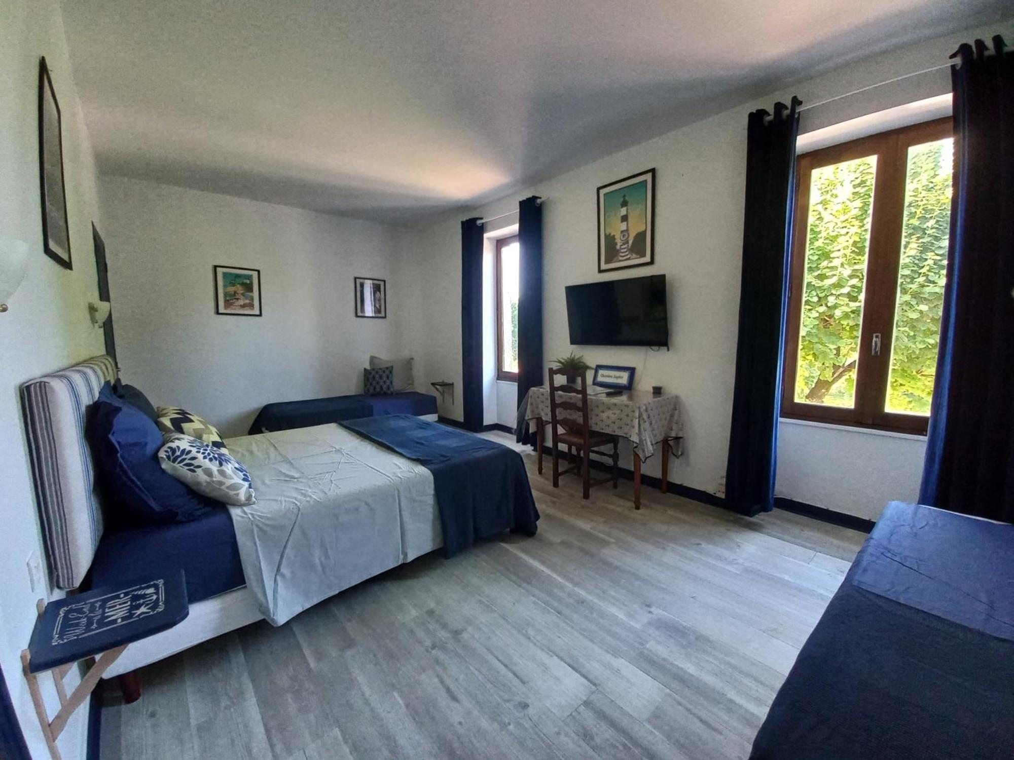Domaine De Fontsauzine - Gites Et Chambre D'Hotes Genouille  Exteriér fotografie